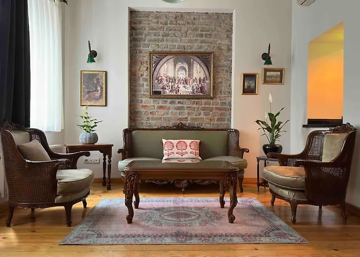 2Br, 2Ba, 1St Floor Of Historical Building ,Galata