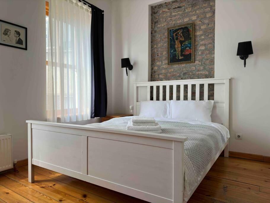 2br, 2ba, 1st Floor Of Historical Building ,galata