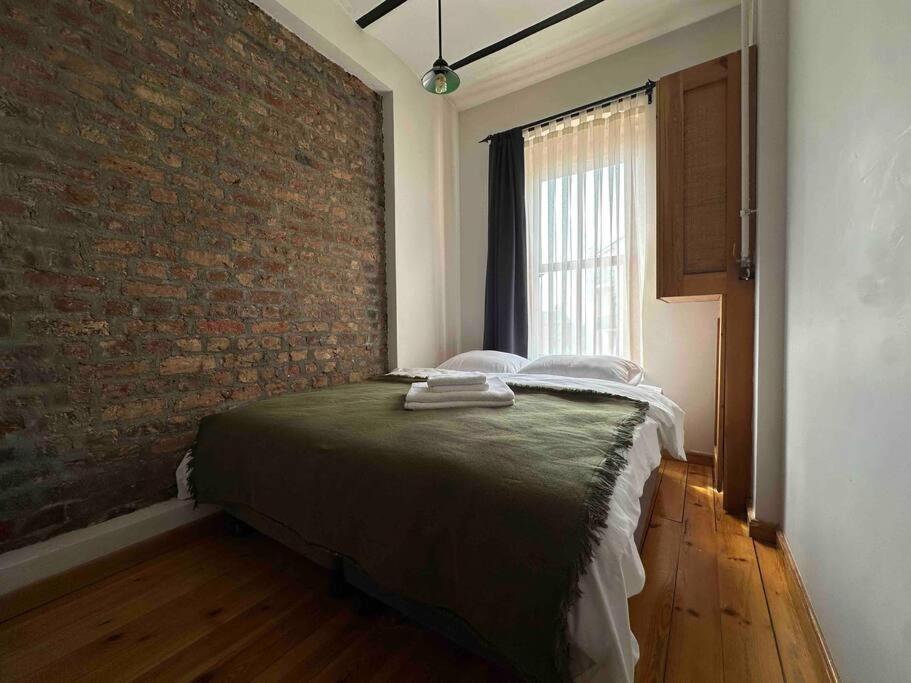 2br, 2ba, 1st Floor Of Historical Building ,galata Daire *